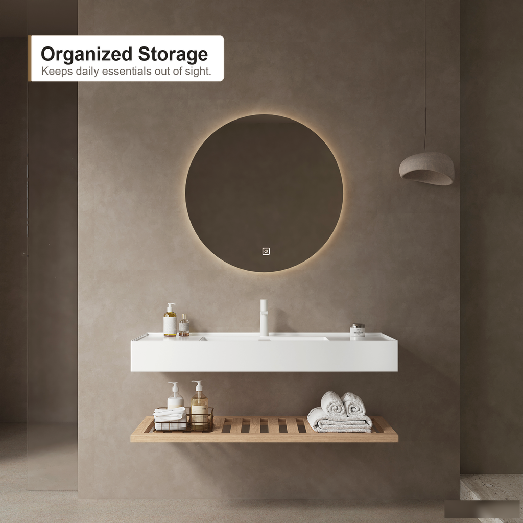 Ein wandmontierter Badschrank mit integriertem Harzwaschbecken, Naturholz- und Weiß-Finish, offenem Regal und modernem Badezimmer